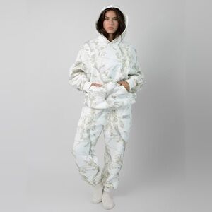 Comfrt White Oak Camo Bundle